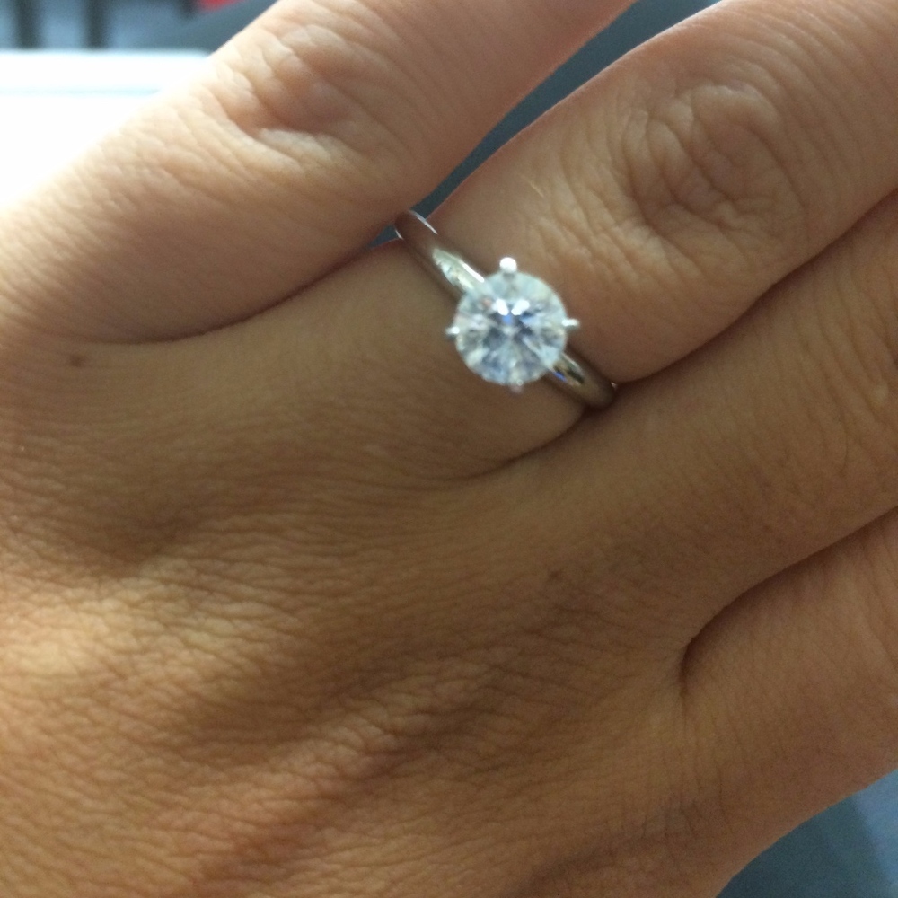1.068 ct Diamond Engagement Ring - Round Brilliant